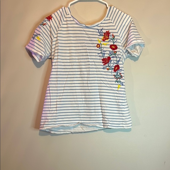 White and Blue Short Sleeve Tee with Floral Design - Picture 1 of 7